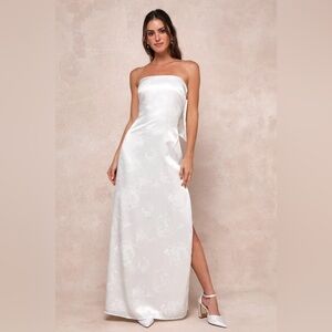 White silk floral lulus gown size small worn once☺️
